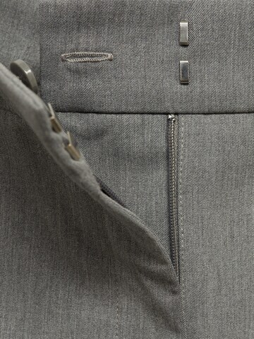 MANGO Loosefit Laskoshousut 'CARLOSV' värissä harmaa