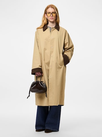 PIECES - Chaqueta de entretiempo 'PCJORMA' en beige: frente