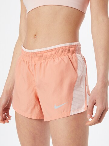 Regular Pantalon de sport NIKE en orange