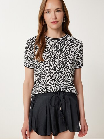 Happiness İstanbul Shirt in Black: front