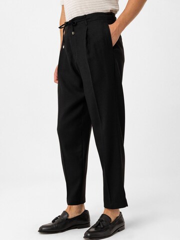 Regular Pantalon à pince 'Jelani' Antioch en noir
