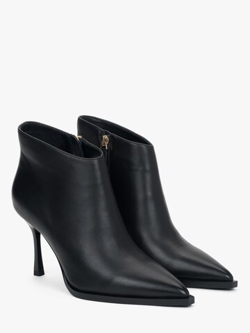 Estro Booties '690-801' in Black: front