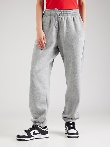 Nike Sportswear Loosefit Hose 'Phoenix' in Grau: Vorderseite