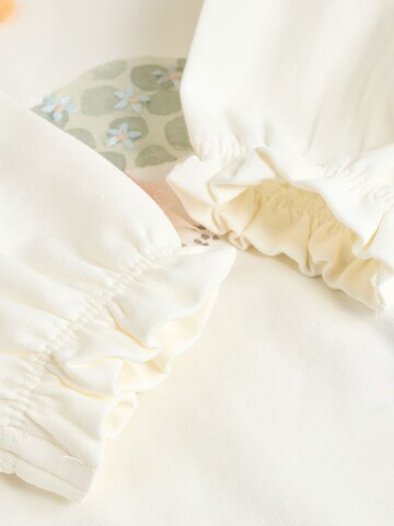 Next Set in White