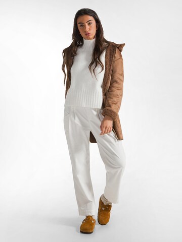 DEHA Slimfit Broek in Wit: voorkant