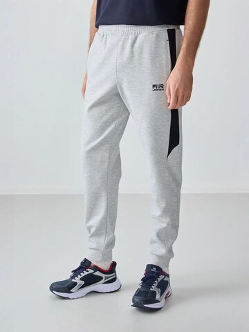 regular Pantaloni di Tommy Life in grigio: frontale