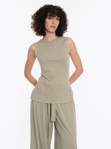 Top 'Creamy' de la 4TAILORS pe verde