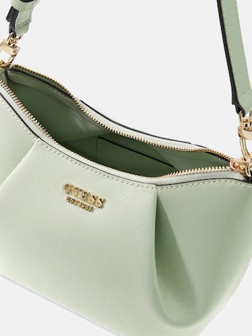 GUESS Schultertasche 'Amorette' in Grün