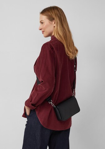 s.Oliver Umhängetasche in Schwarz: Vorderseite