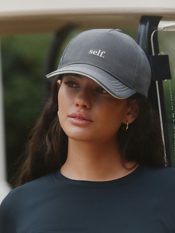 self. Cap in Grau
