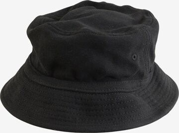 LACOSTE Hut oder Mütze L in Schwarz: Vorderseite