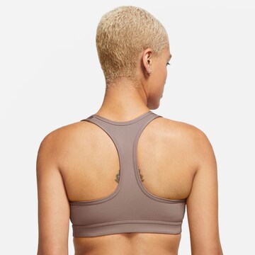 NIKE Bustier Biustonosz sportowy 'Swoosh' w kolorze brązowy