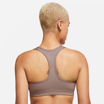 NIKE - Bustier Sujetador deportivo 'Swoosh' en marrón