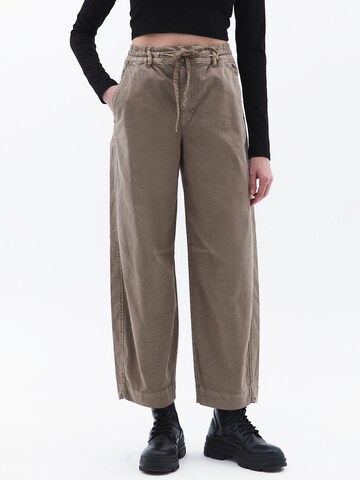 Regular Pantalon chino OXXO en marron : devant