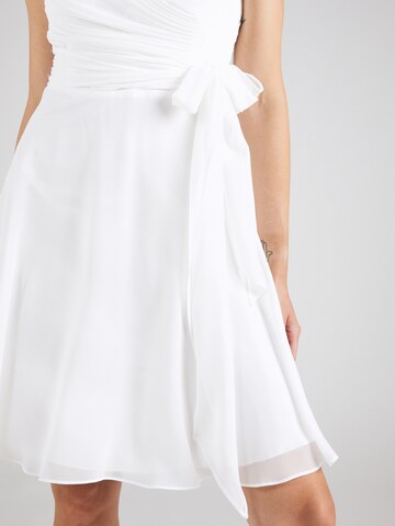 Robe de cocktail Vera Mont en blanc