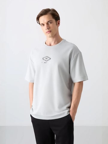 T-Shirt 'T-Shirts' Tommy Life en gris : devant
