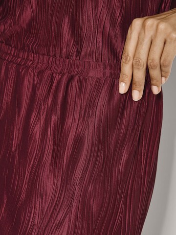 MADELEINE Rock in Rot