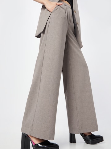 minimum Wide leg Pleat-Front Pants in Grey