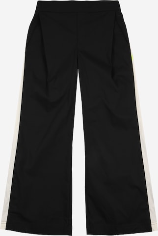 Nike Sportswear Wide Leg Housut värissä musta: etupuoli