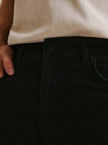 NCO tavaline Teksapüksid, värv must