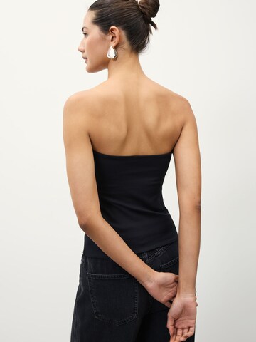 Top de la Next pe negru