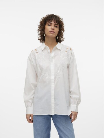 Chemisier 'FIE ' VERO MODA en blanc : devant