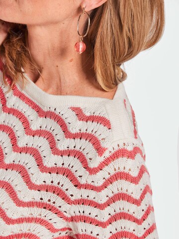 Goldner Strickpullover in Weiß