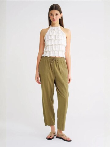 Tapered Pantaloni de la MixRay pe verde: față