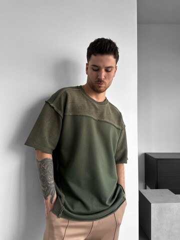 T-Shirt 'Oversize Seam Detail T-shirt - Khaki' Kleidermafia en vert