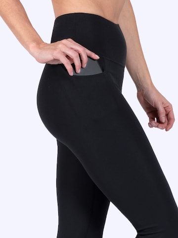 Magadi Skinny Workout Pants 'Amalia' in Black