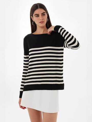 Hiccup Pullover in Schwarz: Vorderseite