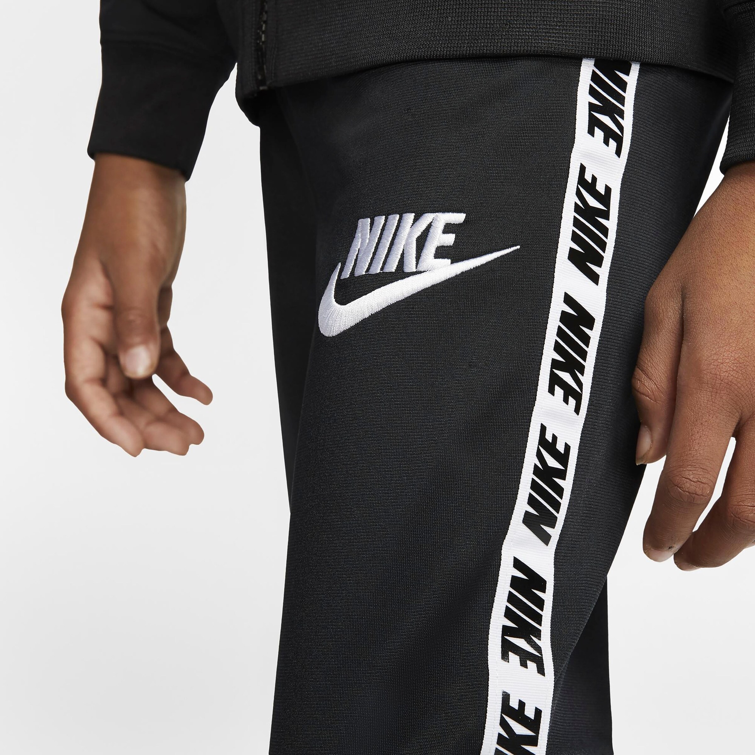Nike Sportswear Trainingsanzug in Schwarz ABOUT YOU