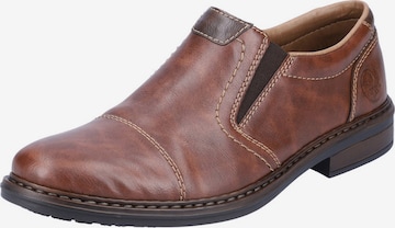 Chaussure basse Rieker en marron : devant