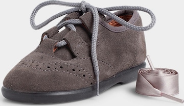 Scarpa bassa di Pisamonas in grigio: frontale