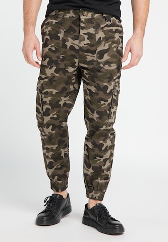 DreiMaster Vintage Tapered Cargo Pants in Green: front