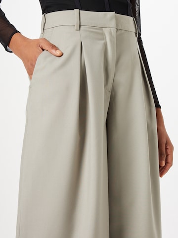 WEEKDAY Wide leg Pleat-Front Pants 'Indy' in Green