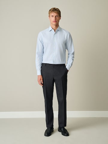 Next - regular Pantalón de pinzas en gris