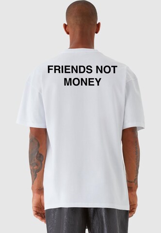 T-Shirt 'Friends Not Money' 9N1M SENSE en blanc : devant