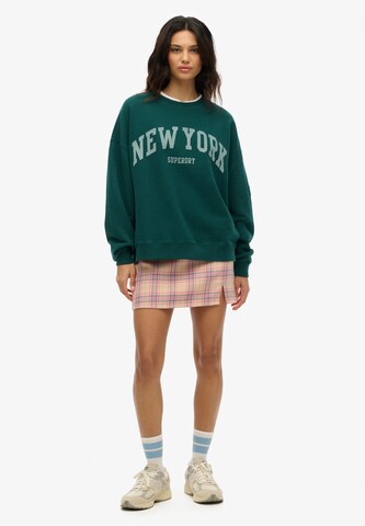 Sweat-shirt 'Athletic Essentials' Superdry en vert