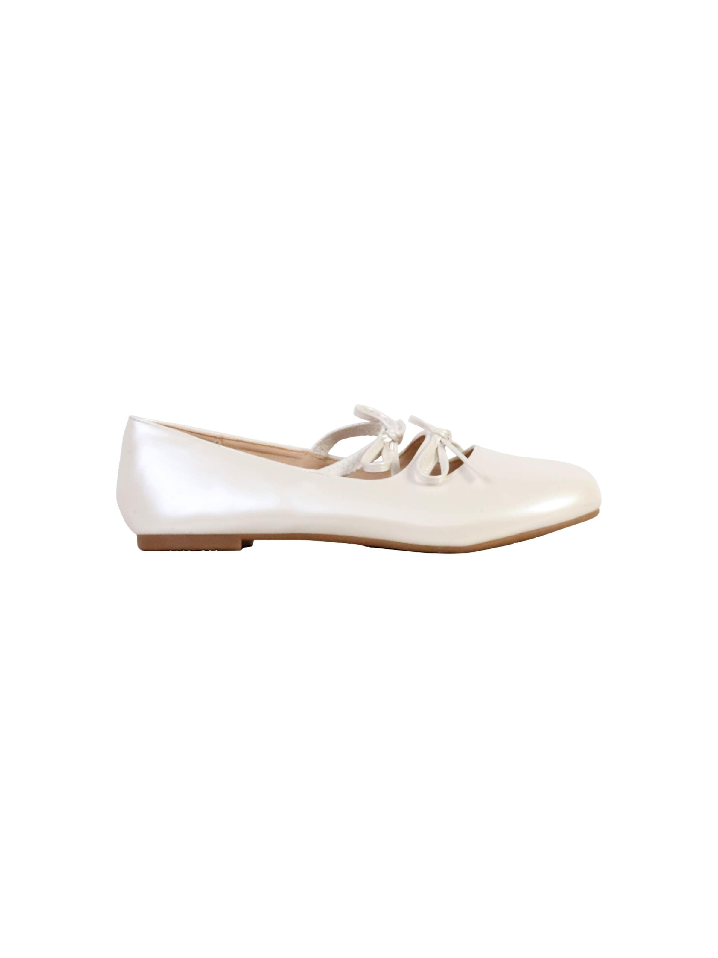Ballerina 'Supermodische Ballerinas für Kinder mit Gummizügen' di POTI PATI in bianco