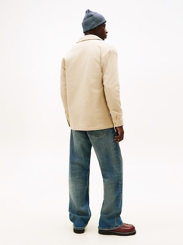 Tommy Jeans Kurtka przejściowa 'ESSENTIAL' w kolorze beżowy: tył