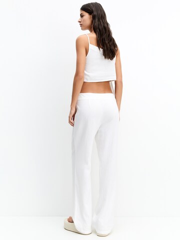 Bootcut Pantalon Pull&Bear en blanc