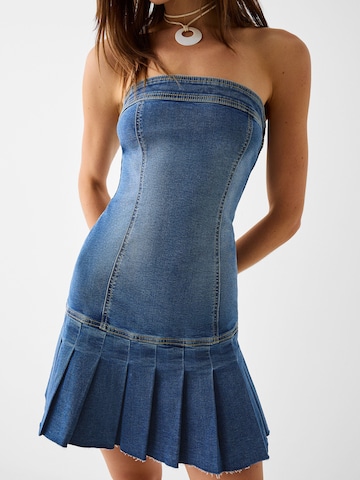 Rochie de la Bershka pe albastru