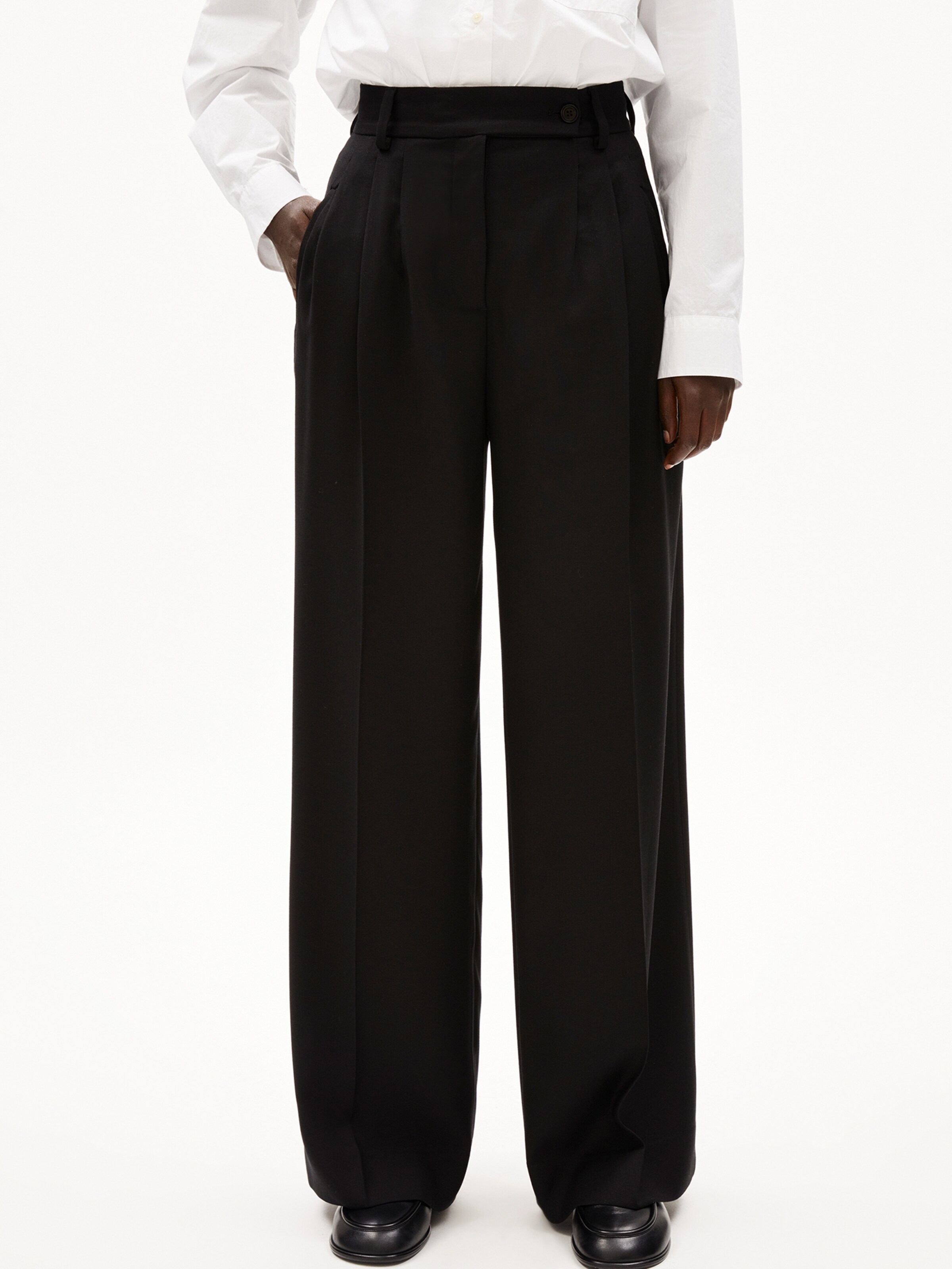 ARMEDANGELS Wide Leg Webhose 'KAAYUA' in Schwarz: Vorderseite