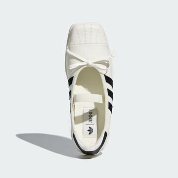 ADIDAS ORIGINALS - Zapatillas deportivas bajas 'Jennie Superstar' en blanco