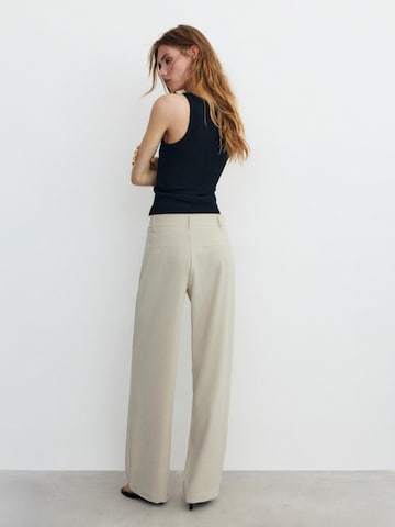 Pull&Bear Široký strih Plisované nohavice - Béžová