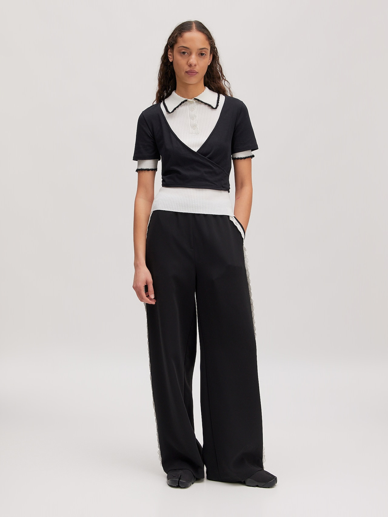 EDITED Shirt 'Josi' Zwart