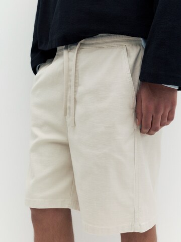Loosefit Pantalon Pull&Bear en blanc
