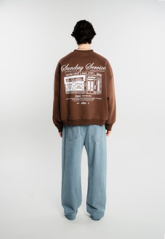 Another Cotton Lab Sweatshirt 'Sunday Service' in Braun