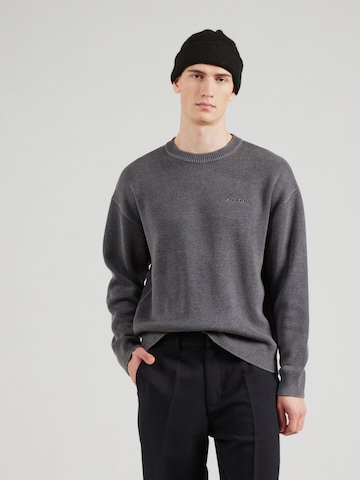 Pegador Sweater in Black: front